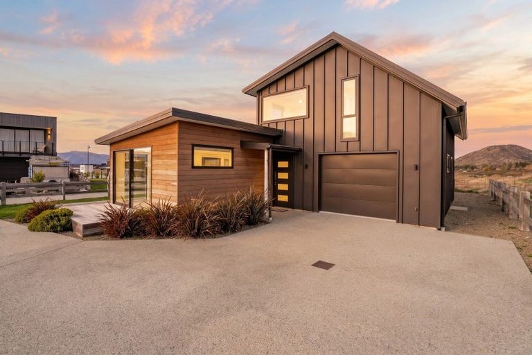 Photo of property in 5 Wallace Place, Wanaka, 9305