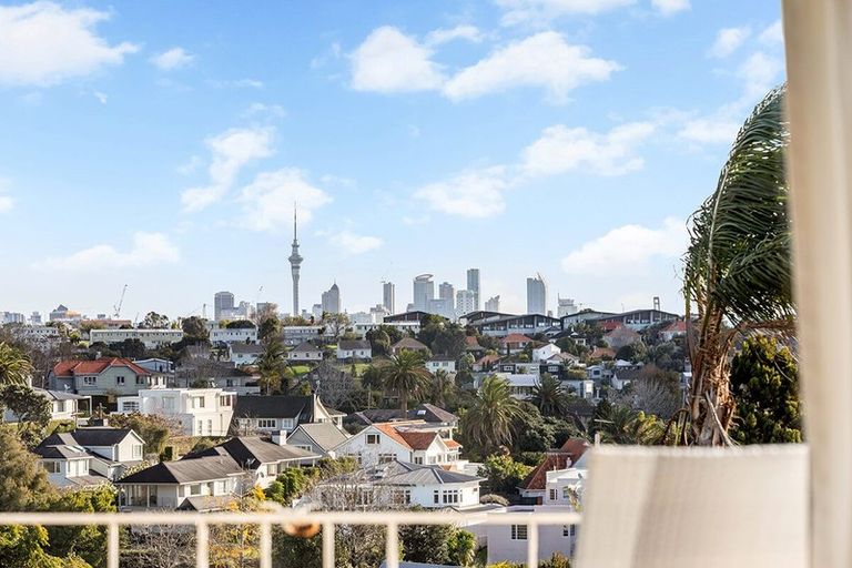 Property details for 131b Selwyn Avenue, Mission Bay, Auckland, 1071