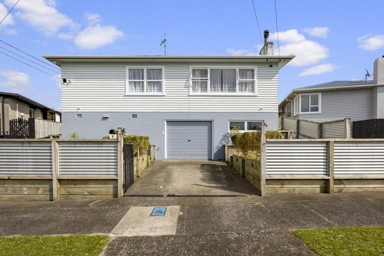 Photo of property in 8 Elm Grove, Westown, New Plymouth, 4310