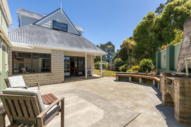 Photo of property in 529 South Road, Omata, New Plymouth, 4374