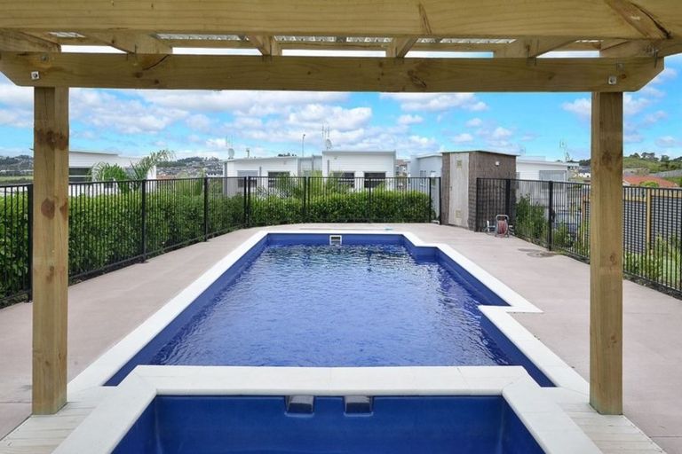 Photo of property in 3 Karauria Lane, Orewa, 0931