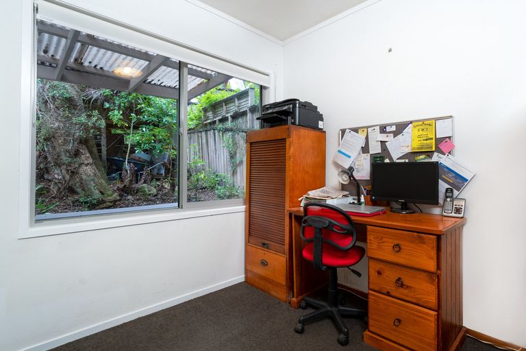 Photo of property in 3 Opanuku Road, Henderson Valley, Auckland, 0612