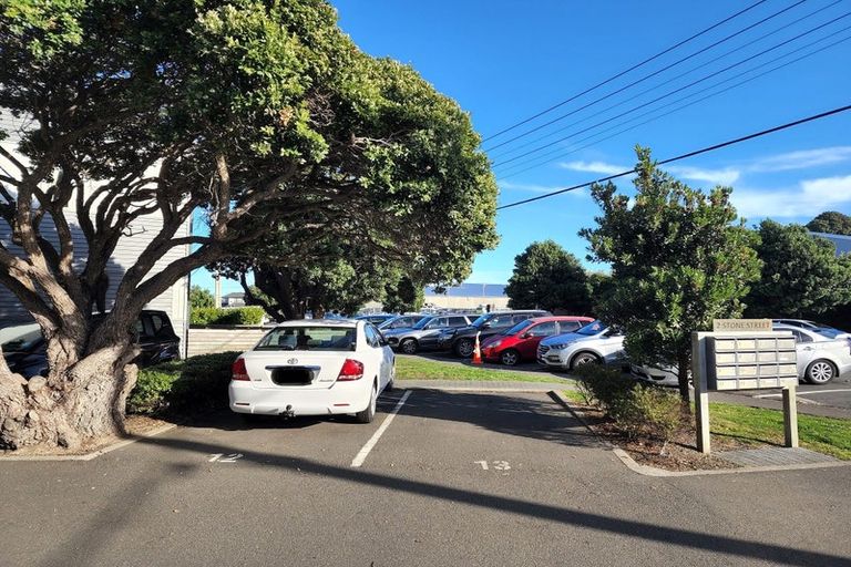 Photo of property in 2 Stone Street, Miramar, Wellington, 6022