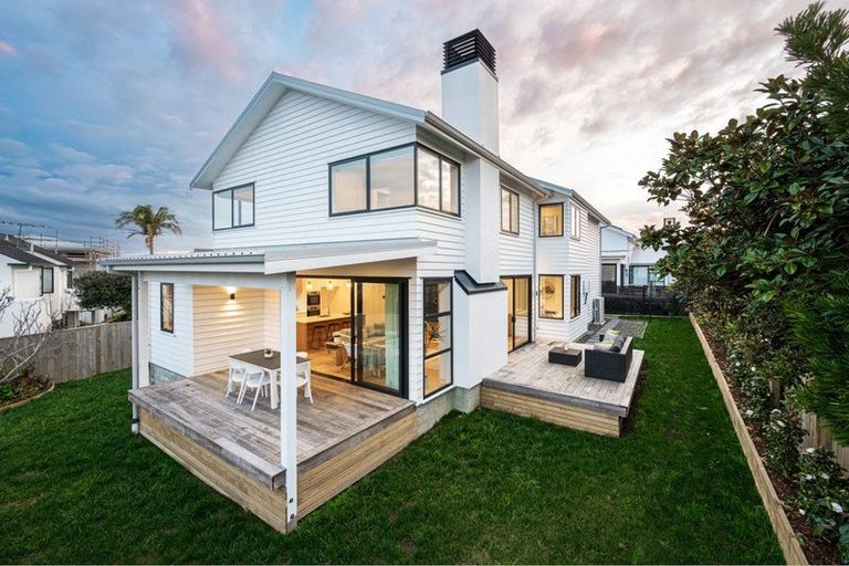 Photo of property in 12b Newburn Road, Waiake, Auckland, 0630