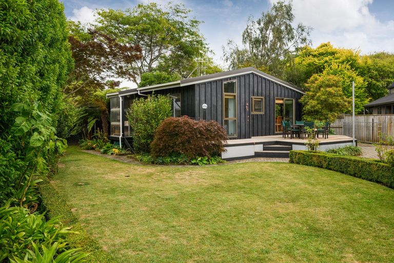 Photo of property in 3 Earl Place, Hokowhitu, Palmerston North, 4410