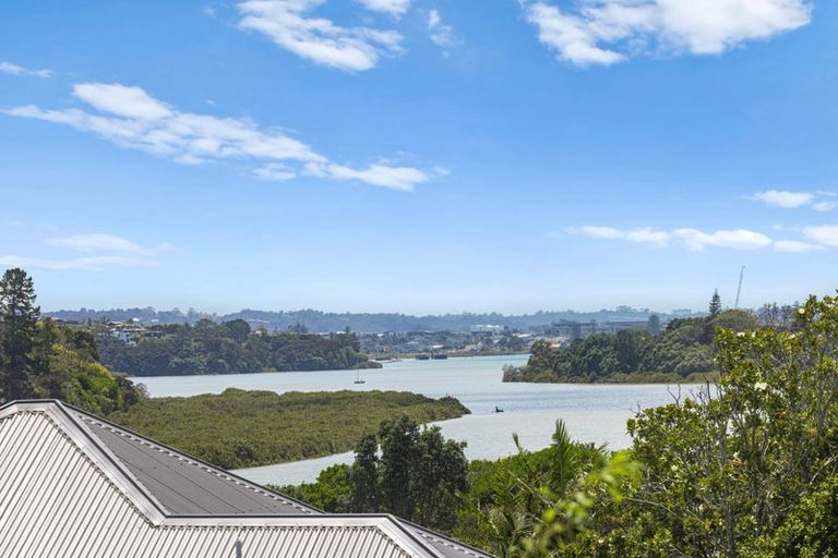 Photo of property in 27d Taipari Road, Te Atatu Peninsula, Auckland, 0610