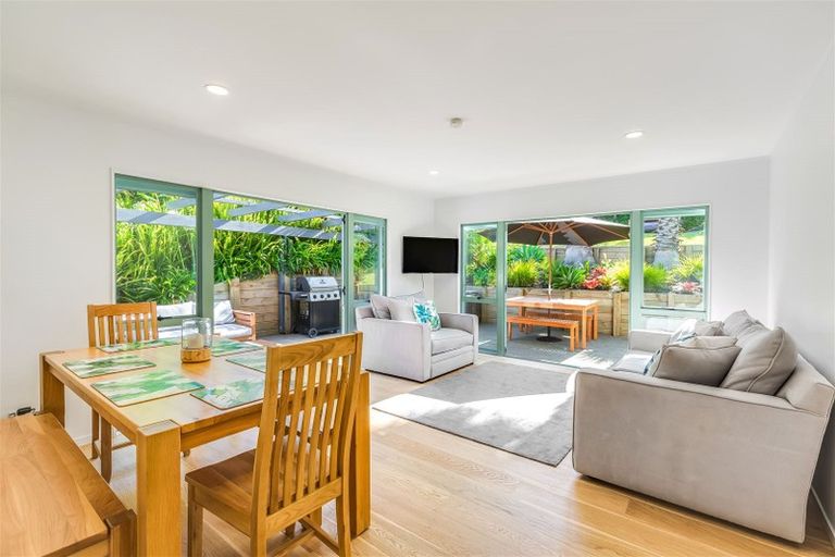 Photo of property in 1/39 Seaton Road, Murrays Bay, Auckland, 0630
