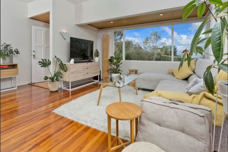 Photo of property in 1/160 East Coast Road, Forrest Hill, Auckland, 0620