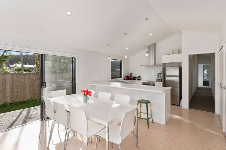 Photo of property in 10 Harbour View Road, Point Wells, Warkworth, 0986