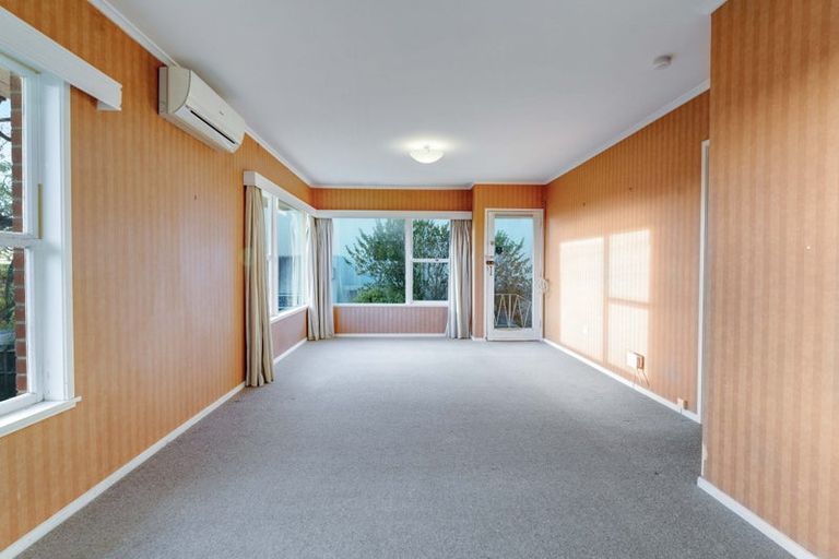 Photo of property in 1/229 Glenfield Road, Hillcrest, Auckland, 0627