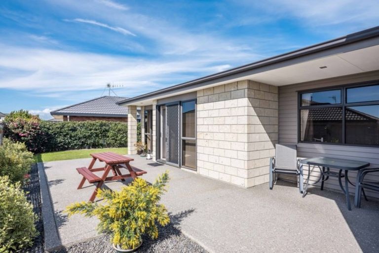 Photo of property in 25 Consort Close, Paraparaumu Beach, Paraparaumu, 5032