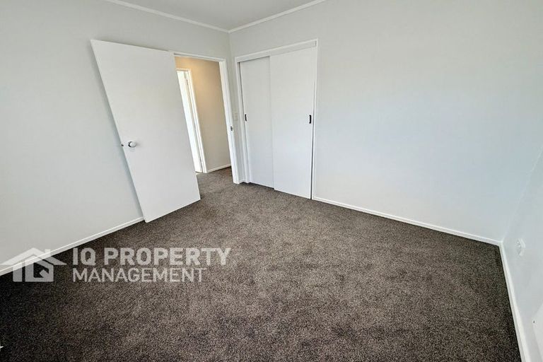 Photo of property in 1/452 Don Buck Road, Massey, Auckland, 0614