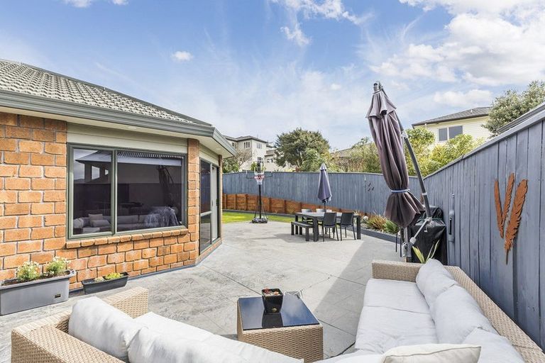 Photo of property in 2 Endeavour Drive, Whitby, Porirua, 5024