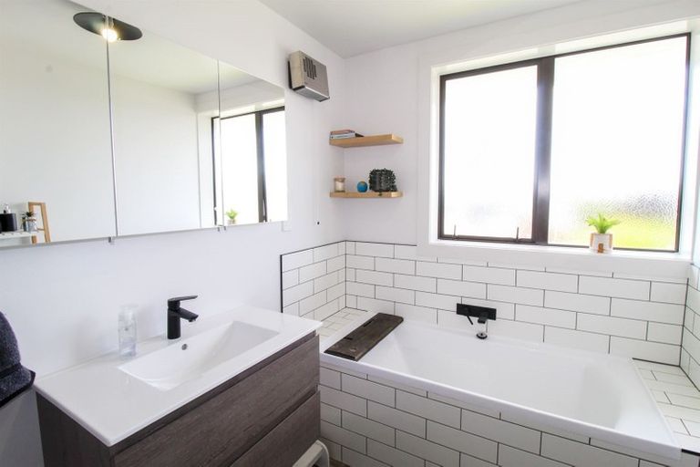 Photo of property in 42a Gordon Street, Weston, Oamaru, 9401