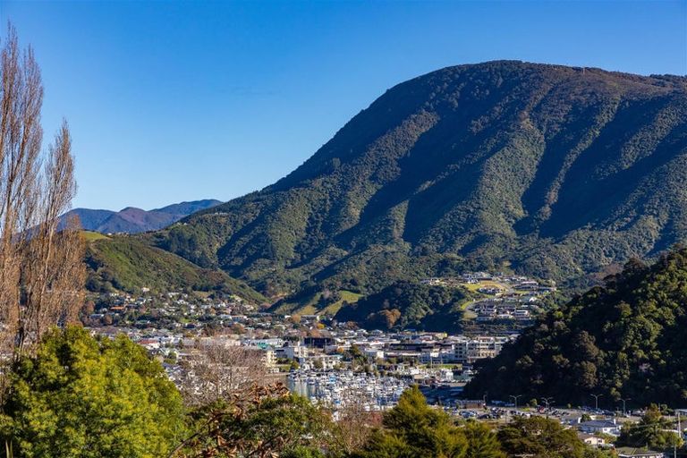 Photo of property in 7 Collins Place, Picton, 7220