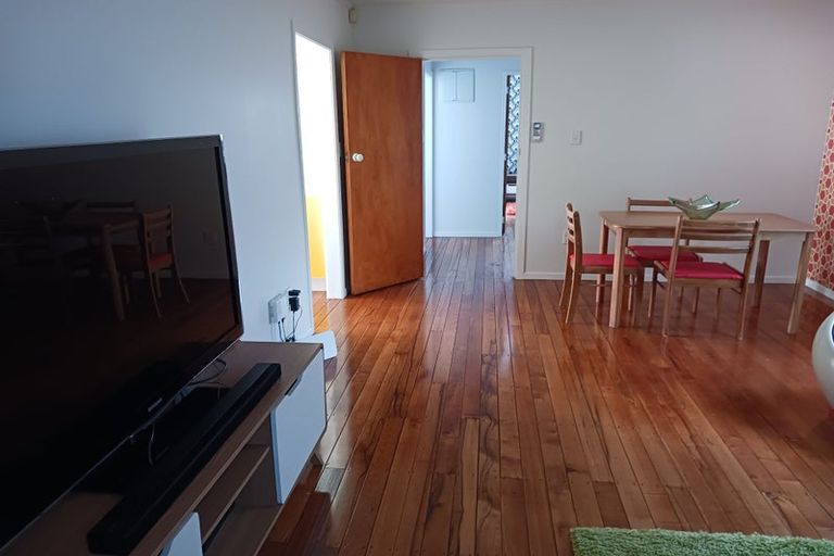 Photo of property in 1/15 Apu Crescent, Lyall Bay, Wellington, 6022