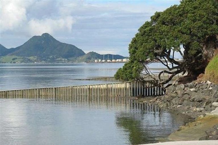 Photo of property in 27 Te Piriti Road, One Tree Point, 0118