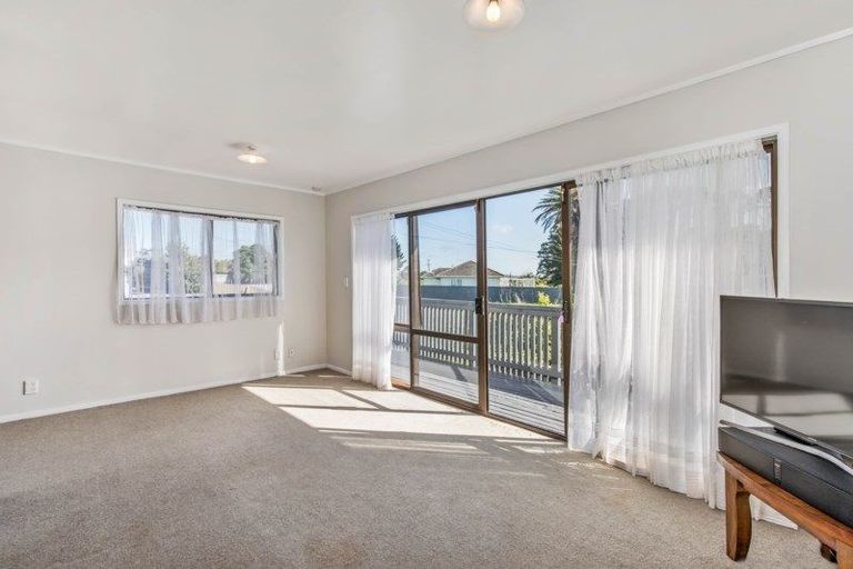 Photo of property in 1/504 Oruarangi Road, Mangere, Auckland, 2022