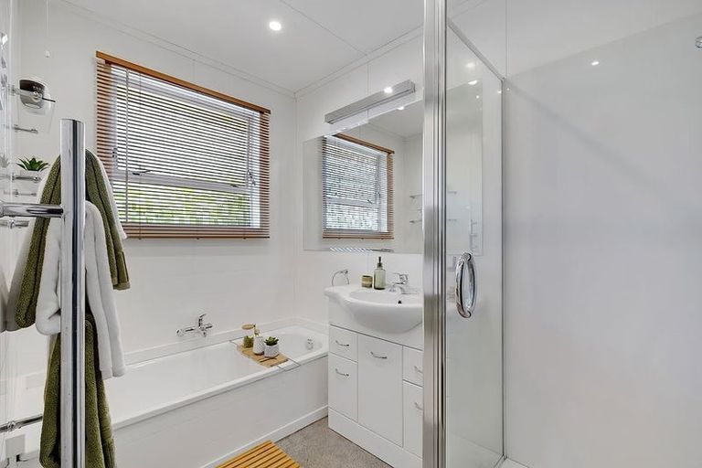 Photo of property in 14 Hicks Close, Whitby, Porirua, 5024