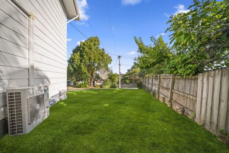 Photo of property in 1/4 Phillipa Place, Browns Bay, Auckland, 0630