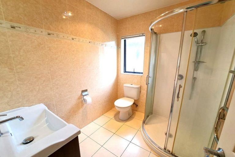 Photo of property in 3 Spoonbill Place, Unsworth Heights, Auckland, 0632