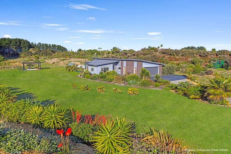 Photo of property in 76 Waitarere Rise Avenue, Waitarere, Levin, 5510
