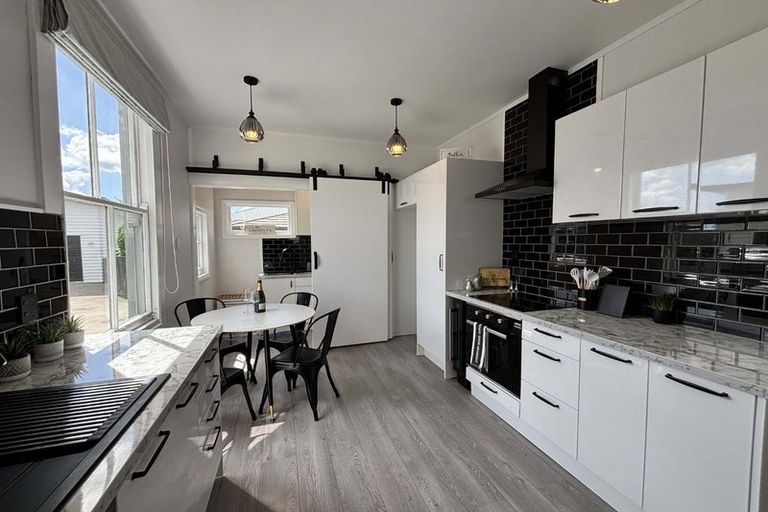 Photo of property in 10a Hereford Street, West End, Palmerston North, 4410