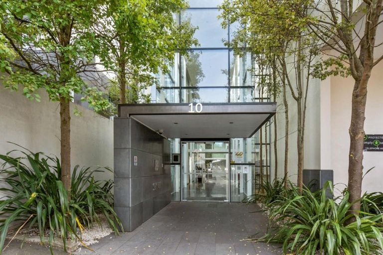 Photo of property in Sanctum Apartment, 10 Ebor Street, Te Aro, Wellington, 6011