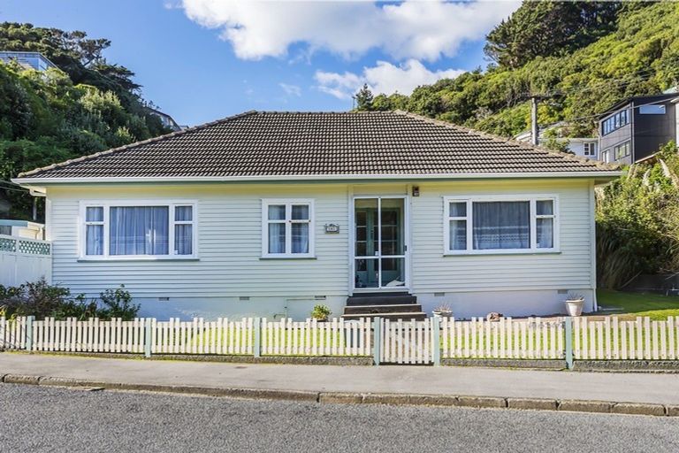 Photo of property in 181 Houghton Bay Road, Houghton Bay, Wellington, 6023