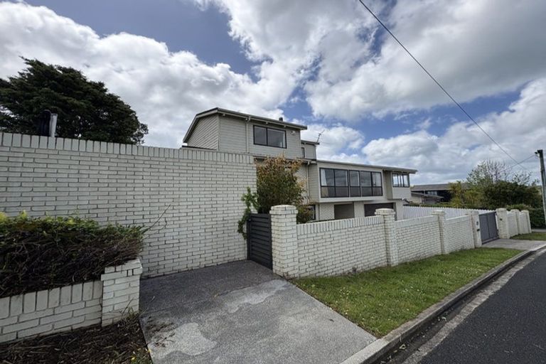 Photo of property in 2/851 Beach Road, Waiake, Auckland, 0630