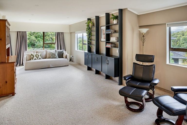 Photo of property in 5 Achilles Close, Tawa, Wellington, 5028