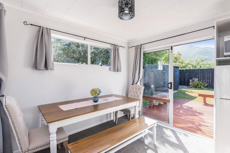 Photo of property in 3a Arthur Grove, Waikanae, 5036