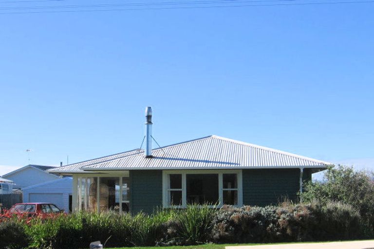 Photo of property in 3 Taylor Street, Foxton Beach, Foxton, 4815