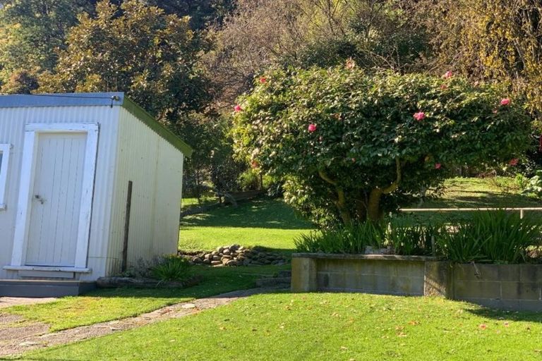 Photo of property in 43 Milton Terrace, Picton, 7220