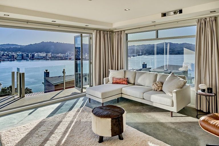 Photo of property in 25 The Crescent, Roseneath, Wellington, 6011