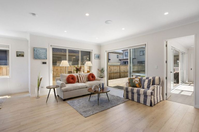 Photo of property in 11 Toanui Road, Hobsonville, Auckland, 0616