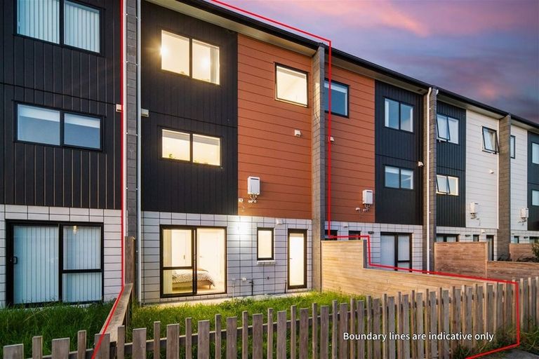 Photo of property in 18 Meritage Lane, Te Atatu South, Auckland, 0610