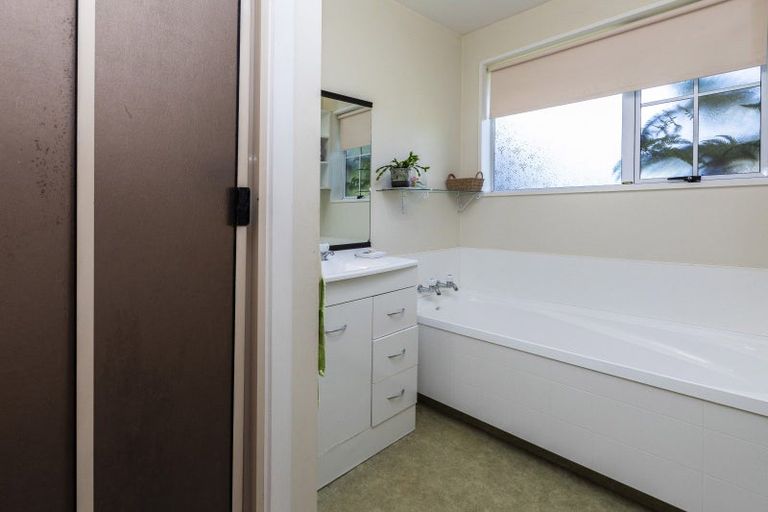 Photo of property in 5 Westgrove Avenue, Avonhead, Christchurch, 8042