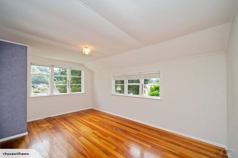 Photo of property in 60 Glenpark Avenue, Frankleigh Park, New Plymouth, 4310