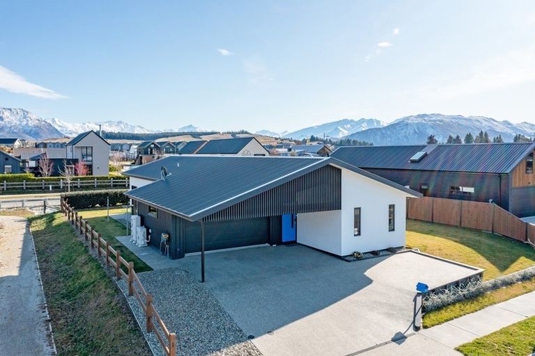 Photo of property in 37 Pounamu Avenue, Albert Town, Wanaka, 9305