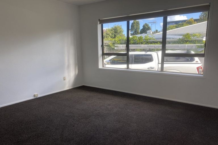 Photo of property in 1/25 Lincoln Road, Henderson, Auckland, 0610