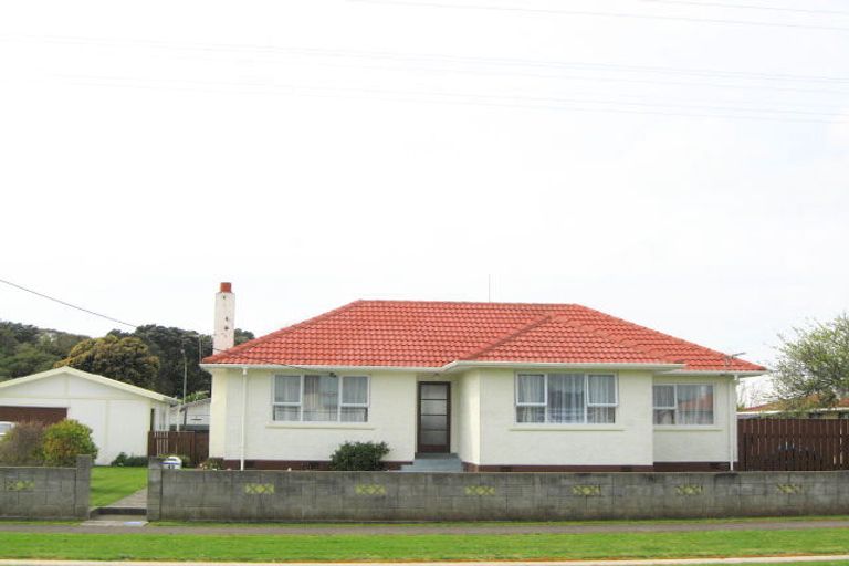 Photo of property in 40 Blake Street, Waitara, 4320