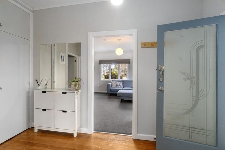 Photo of property in 2 Buisson Glade, West Harbour, Auckland, 0618