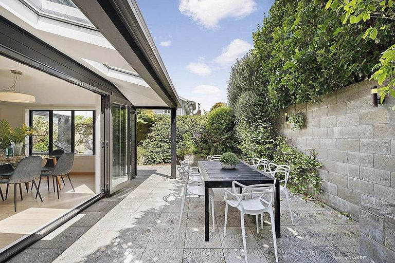 Photo of property in 1/85 Elizabeth Street, Mount Victoria, Wellington, 6011