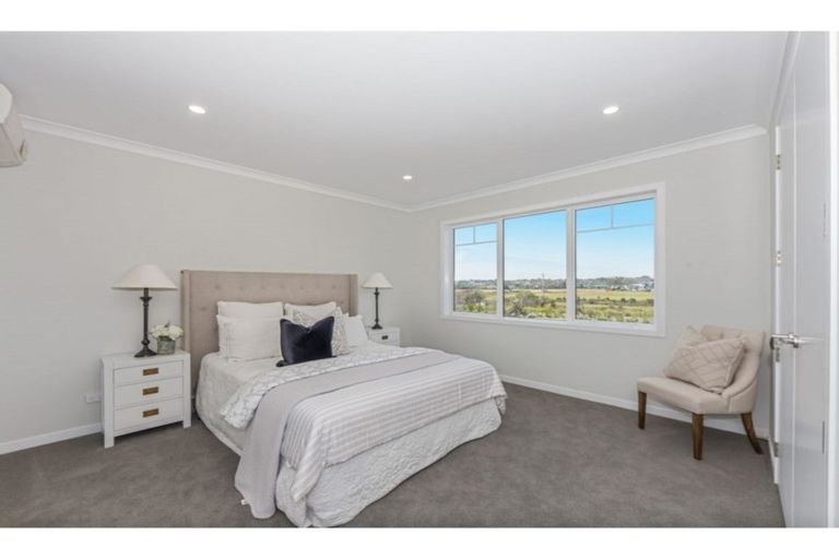 Photo of property in 134 Arran Point Parade, Orewa, 0931
