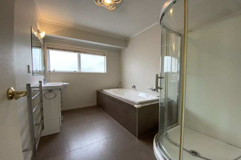 Photo of property in 4 Sailfish Drive, West Harbour, Auckland, 0618