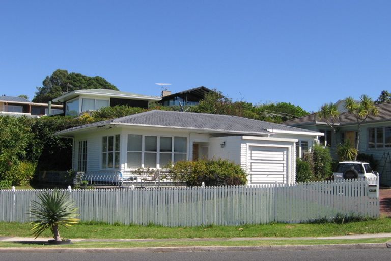 Photo of property in 1/140 Beach Road, Castor Bay, Auckland, 0620