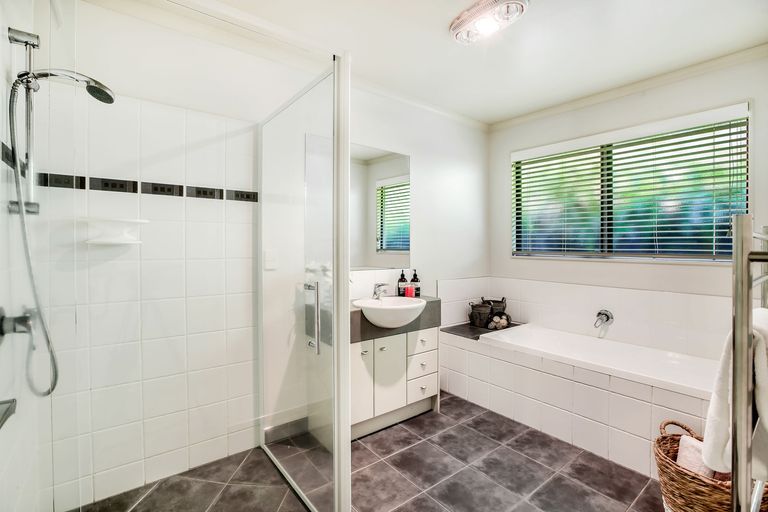 Photo of property in 8 Beirut Court, The Gardens, Auckland, 2105