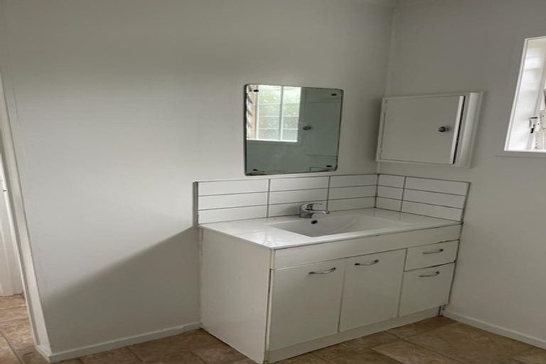 Photo of property in 14 Omana Road, Papatoetoe, Auckland, 2025