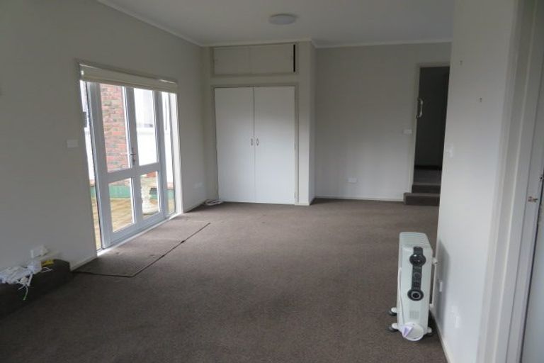 Photo of property in 16 Chipping Dale, Mangere Bridge, Auckland, 2022